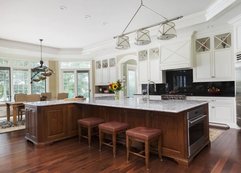 Large kitchen with spacious island with stools